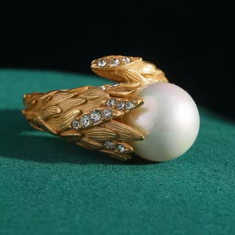 Antique Gold Leaf Band Fine Craftsmanship Crystals Ring - Picture 2 of 8